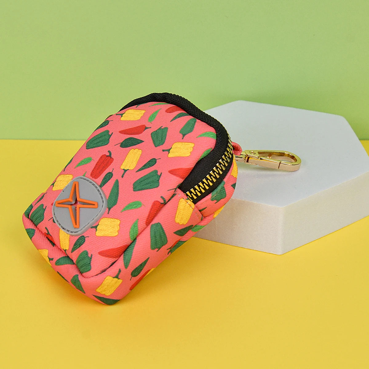 Elegant Hållare för Avföringspåsar med Gulddetaljer – Slitstarkt Material och Modern Design