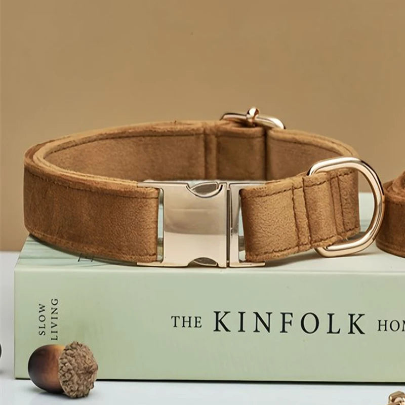 Elegant Sammetshalsband med Matchande Koppel – Stilfullt Set i Mjuka Färger