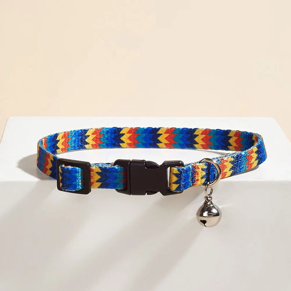 Färgglatt Justerbart Katthalsband i Slitstark Nylon med Bjällra – Lätt och Bekvämt