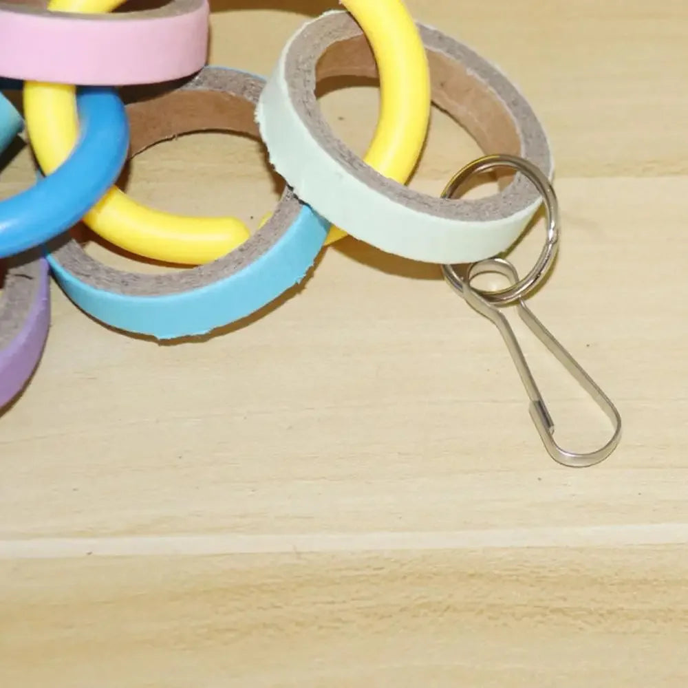 Färgglad Tuggleksak för Papegoja med Metallkrok