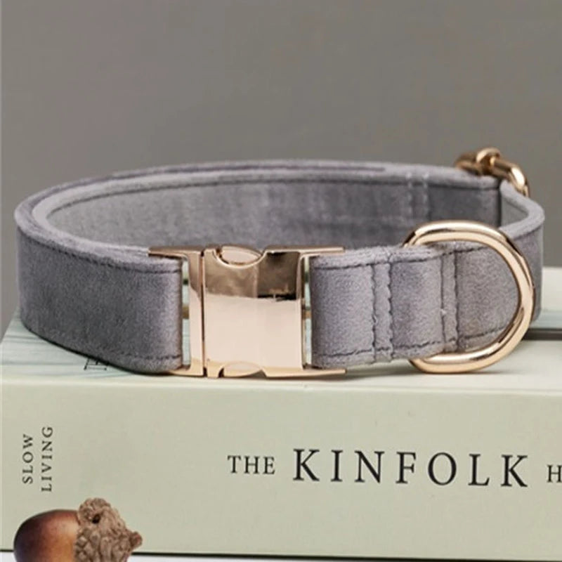 Elegant Sammetshalsband med Matchande Koppel – Stilfullt Set i Mjuka Färger