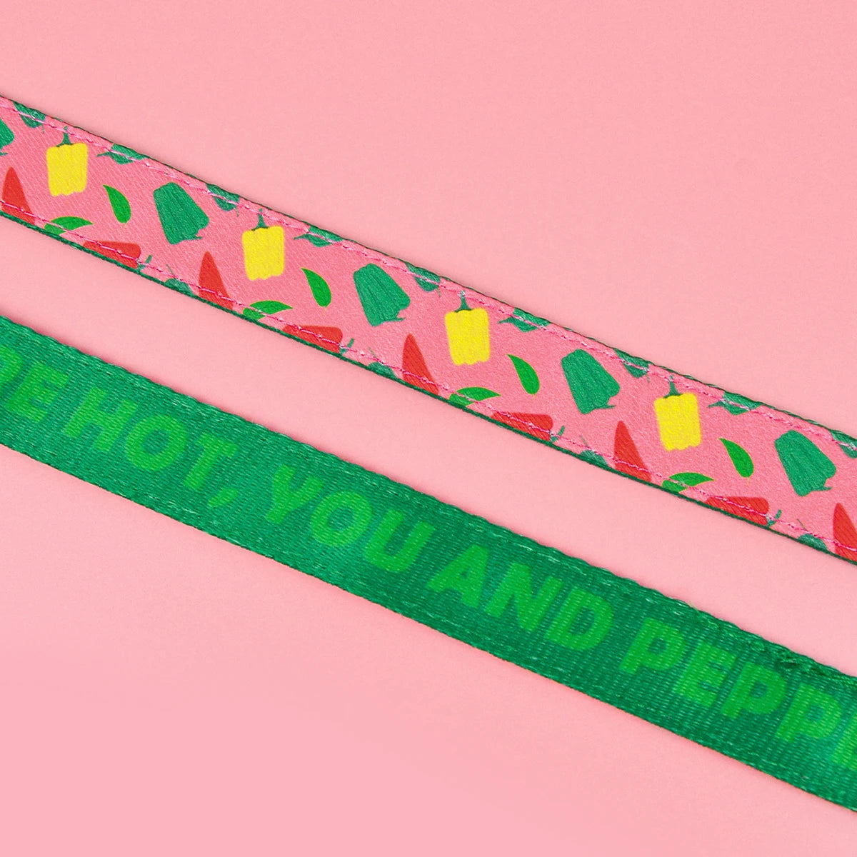 Söt Justerbar Hund- och Kattkrage med Dubbelsidigt Tryck med Dekorativt Hänge