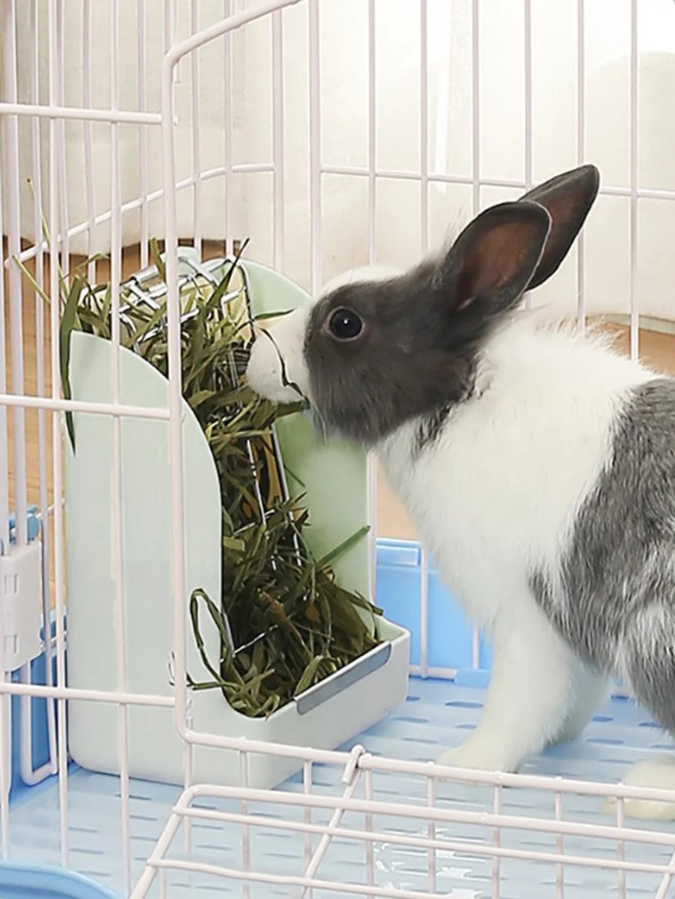 Väggmonterad Höhäck för Smådjur – Praktisk Foderhållare