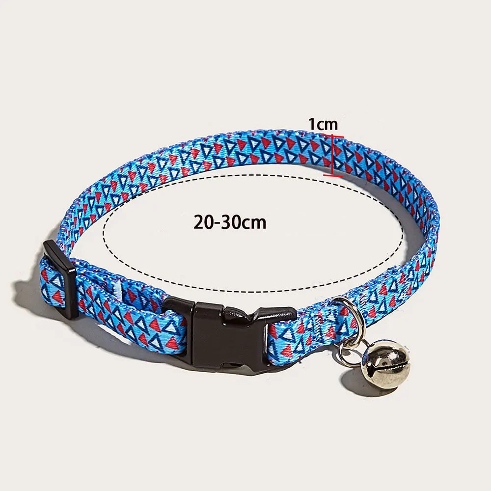 Färgglatt Justerbart Katthalsband i Slitstark Nylon med Bjällra – Lätt och Bekvämt