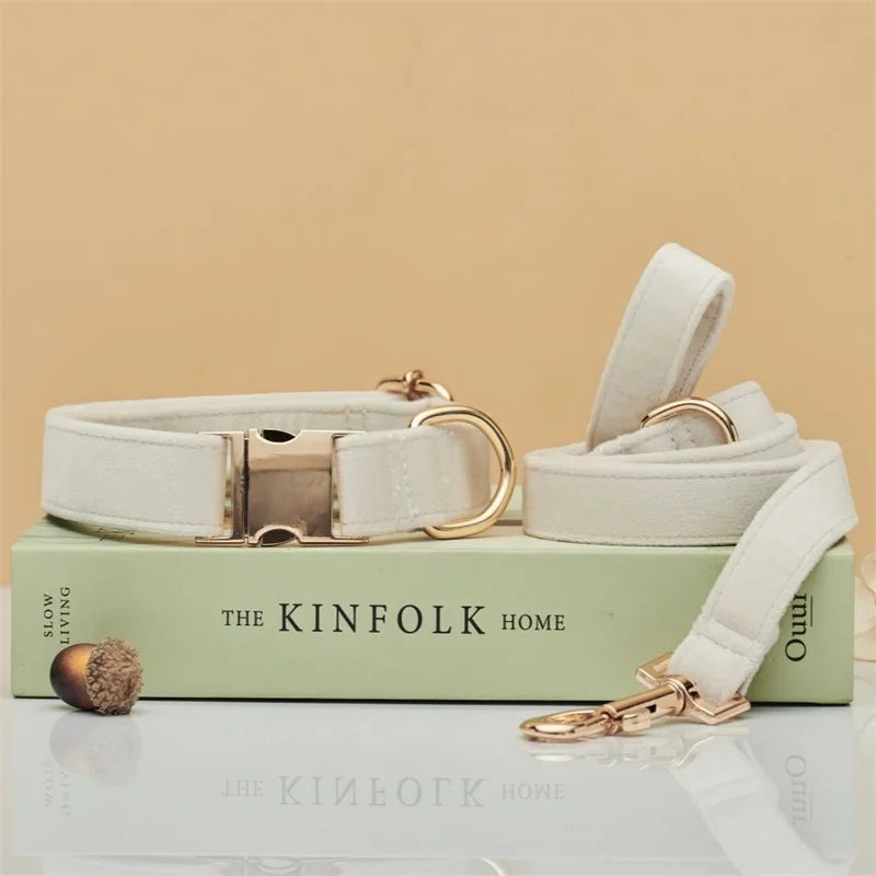 Elegant Sammetshalsband med Matchande Koppel – Stilfullt Set i Mjuka Färger