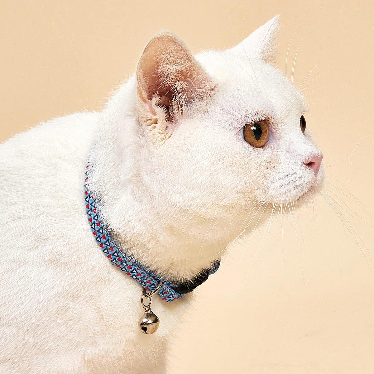 Färgglatt Justerbart Katthalsband i Slitstark Nylon med Bjällra – Lätt och Bekvämt