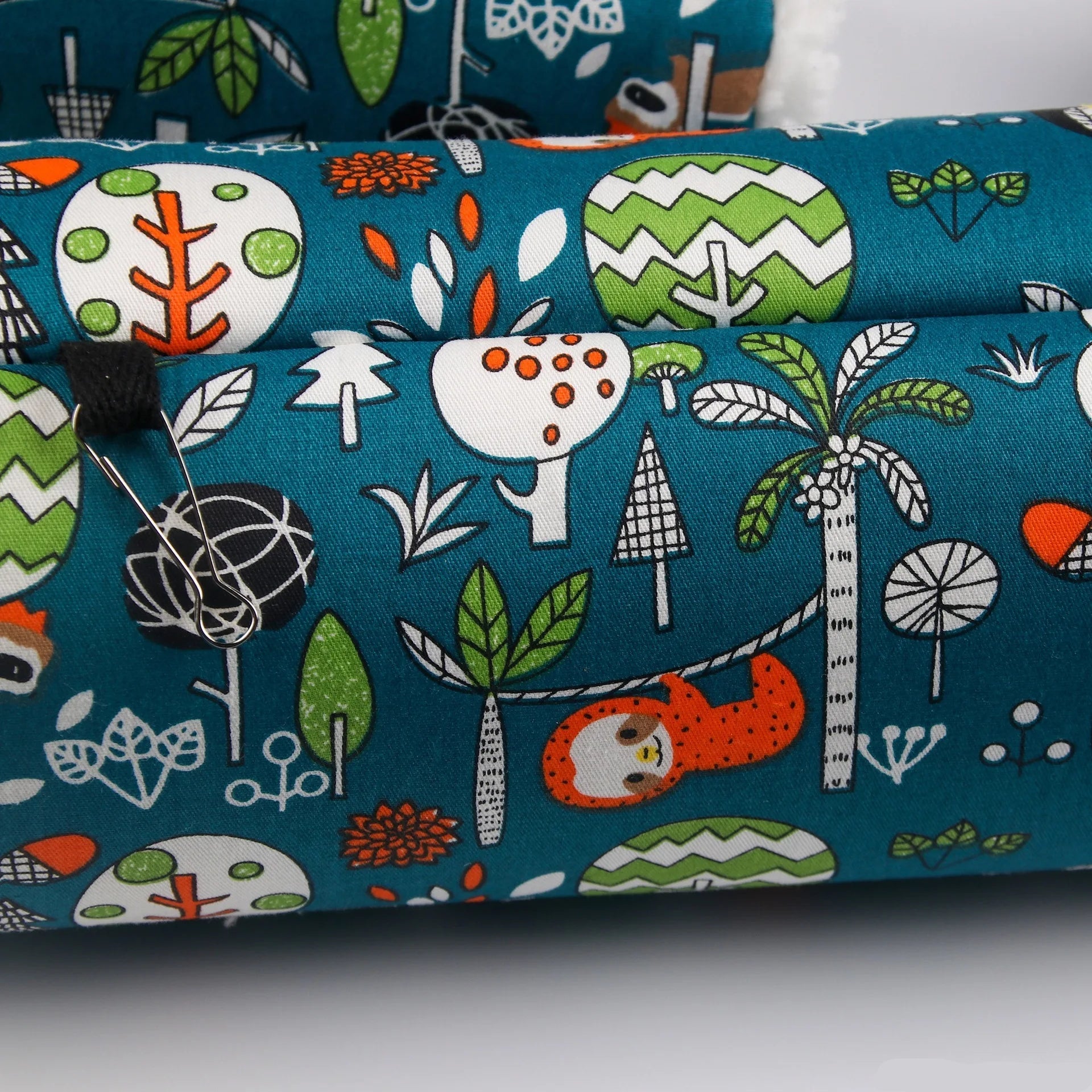 Hängande Hus och Tunnel i Plysch – Varm Plats för Smådjur och Fågel