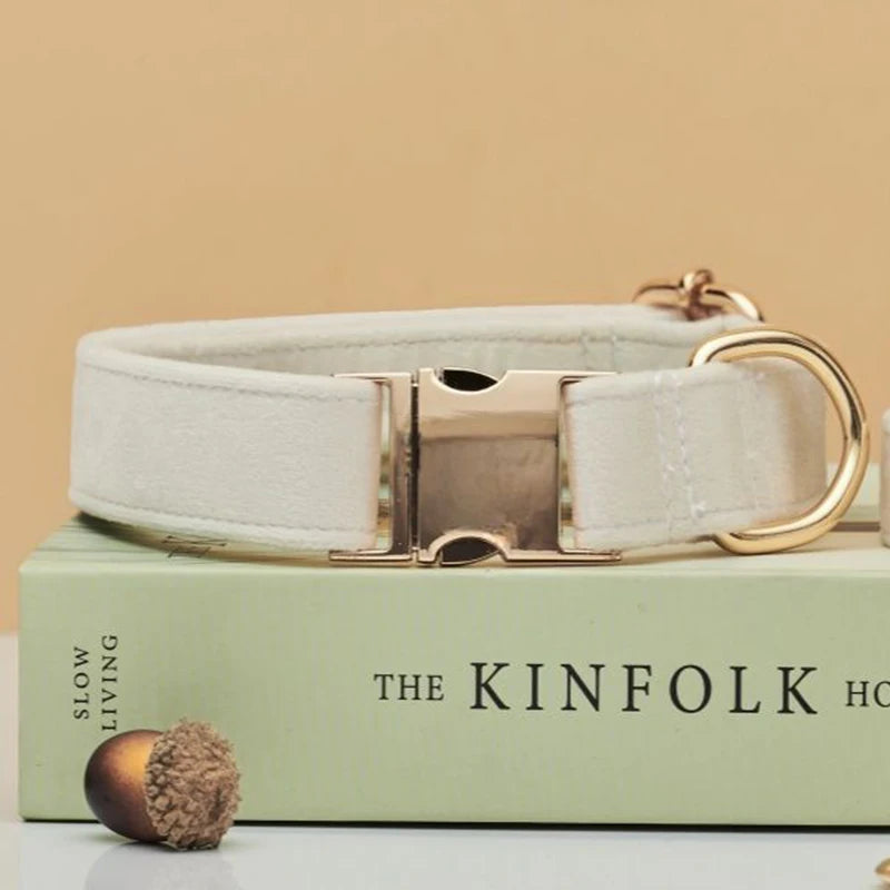 Elegant Sammetshalsband med Matchande Koppel – Stilfullt Set i Mjuka Färger