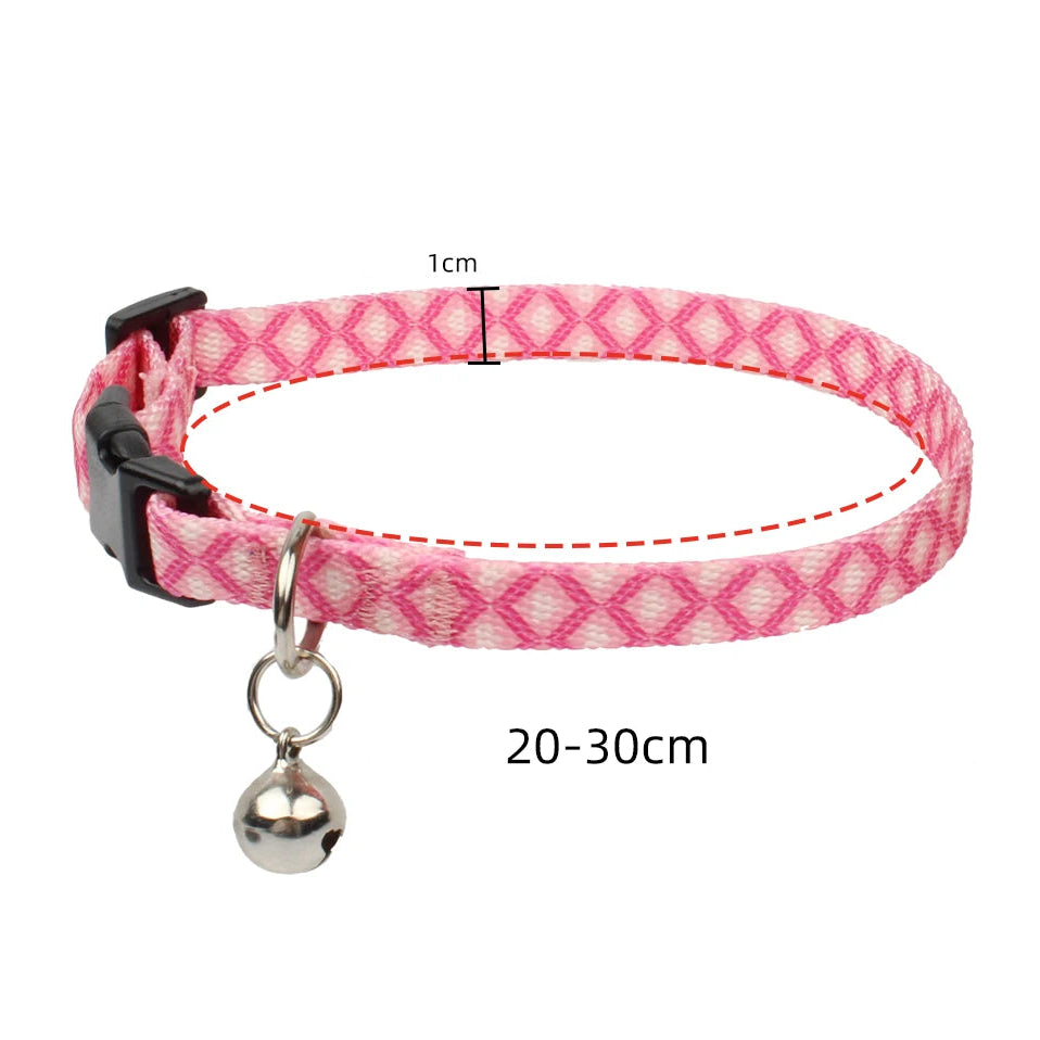 Färgglatt Justerbart Katthalsband i Slitstark Nylon med Bjällra – Lätt och Bekvämt