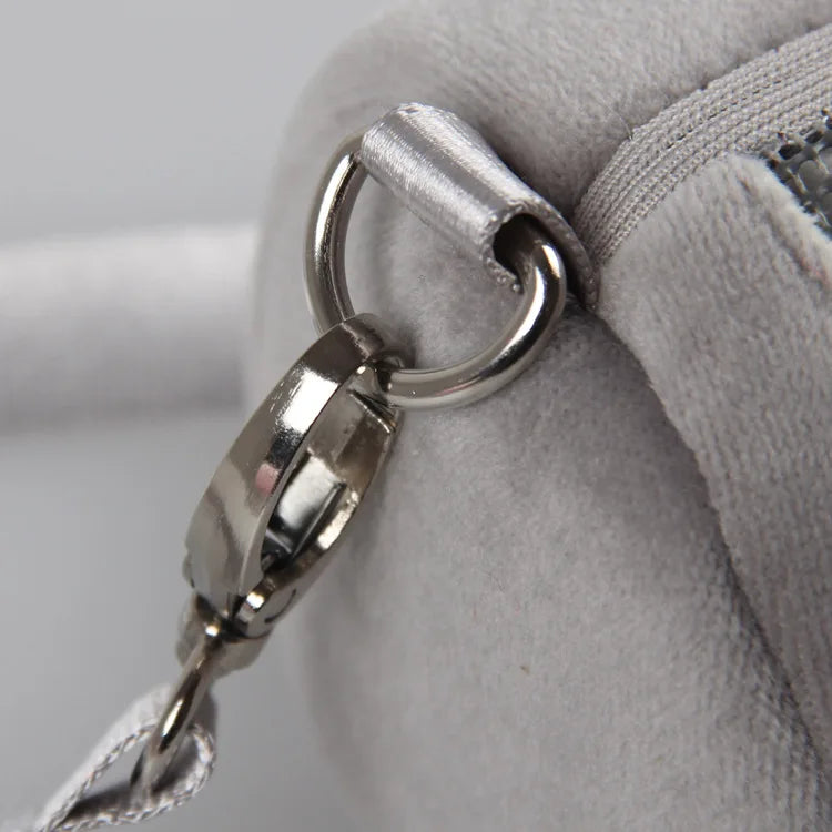 Bärväska för Smådjur – Praktisk Transport i Cylinderdesign