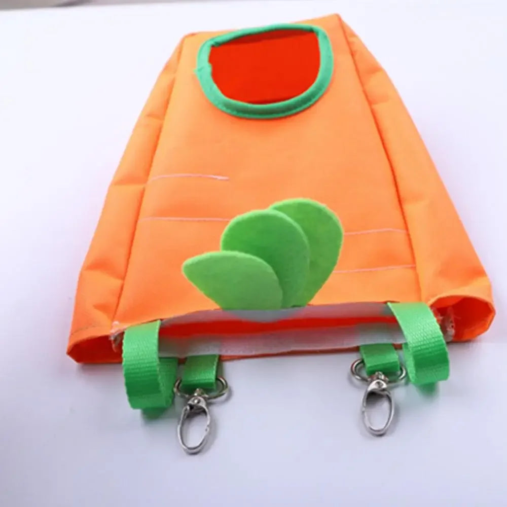 Hösäck i Morotsform för Kanin och Marsvin – Med Krokar