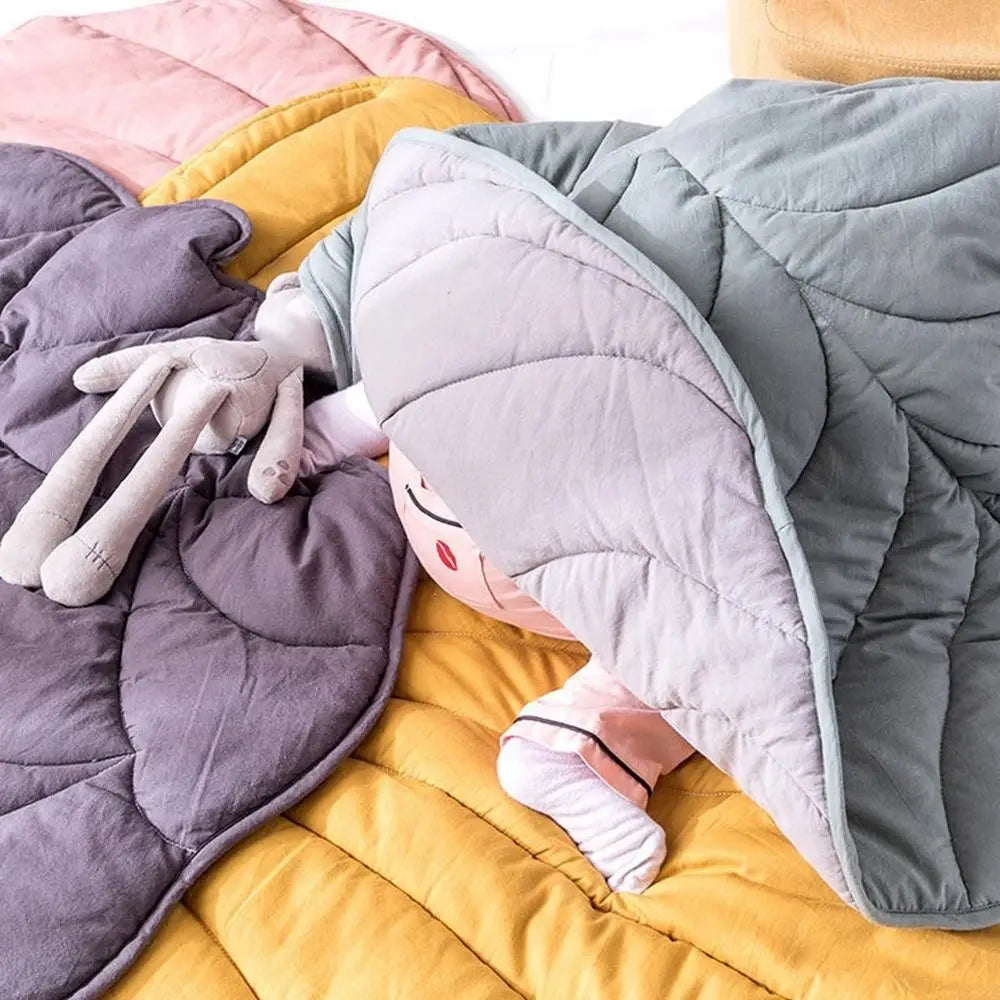 Svalkande Hundfilt i Bladform – Mjuk, Tvättbar och Andningsbar Matta