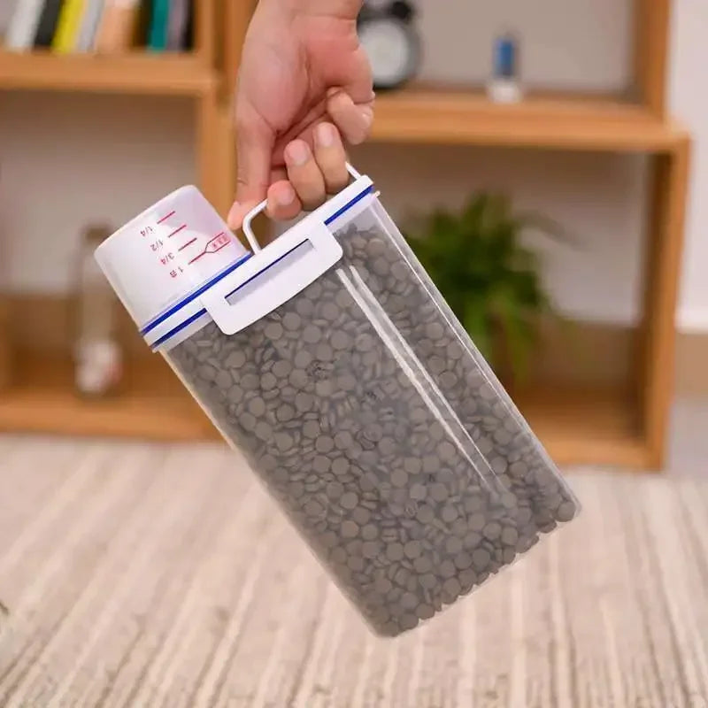 Tätslutande Foderburk för Hund- och Kattmat – 1,5/2 kg Plastbehållare med Måttkopp