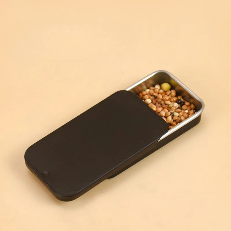 handhållen foderdosa i metall for fågelträning