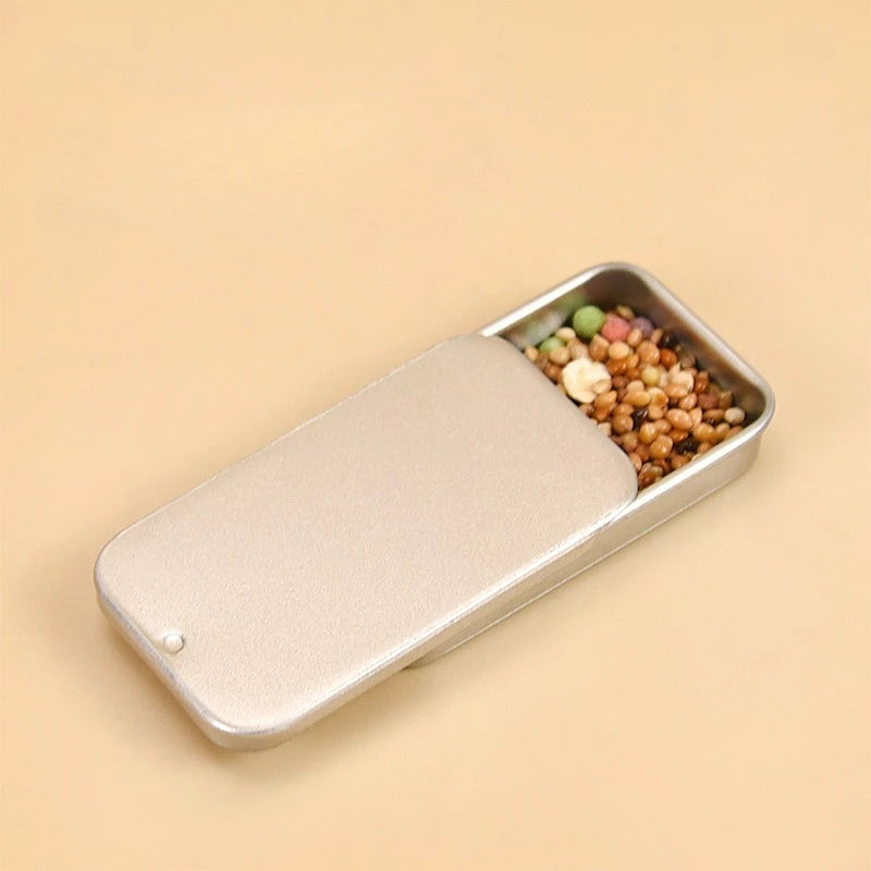 handhållen foderdosa i metall for fågelträning