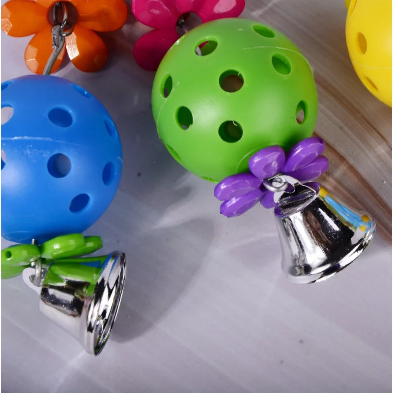 hängande tuggleksak med boll för fågelbur